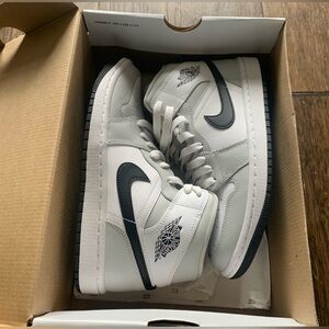 Women’s Air Jordan Shoes PLEASE READ DESCRIPTION